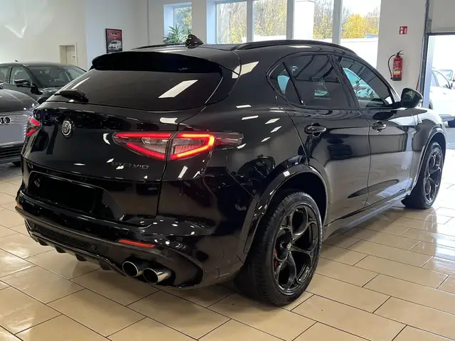 Alfa Romeo Stelvio view 12
