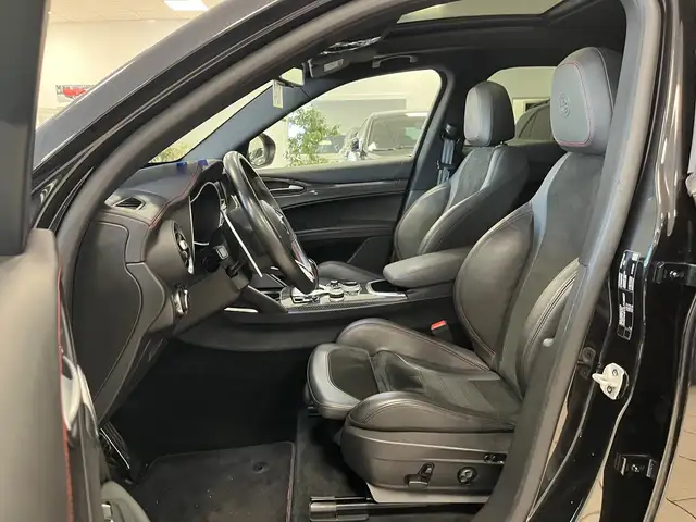 Alfa Romeo Stelvio view 9