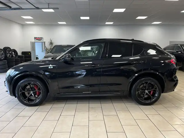 Alfa Romeo Stelvio view 5