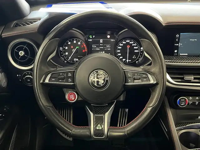 Alfa Romeo Stelvio view 8