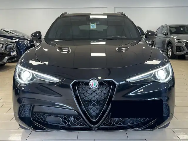 Alfa Romeo Stelvio view 4