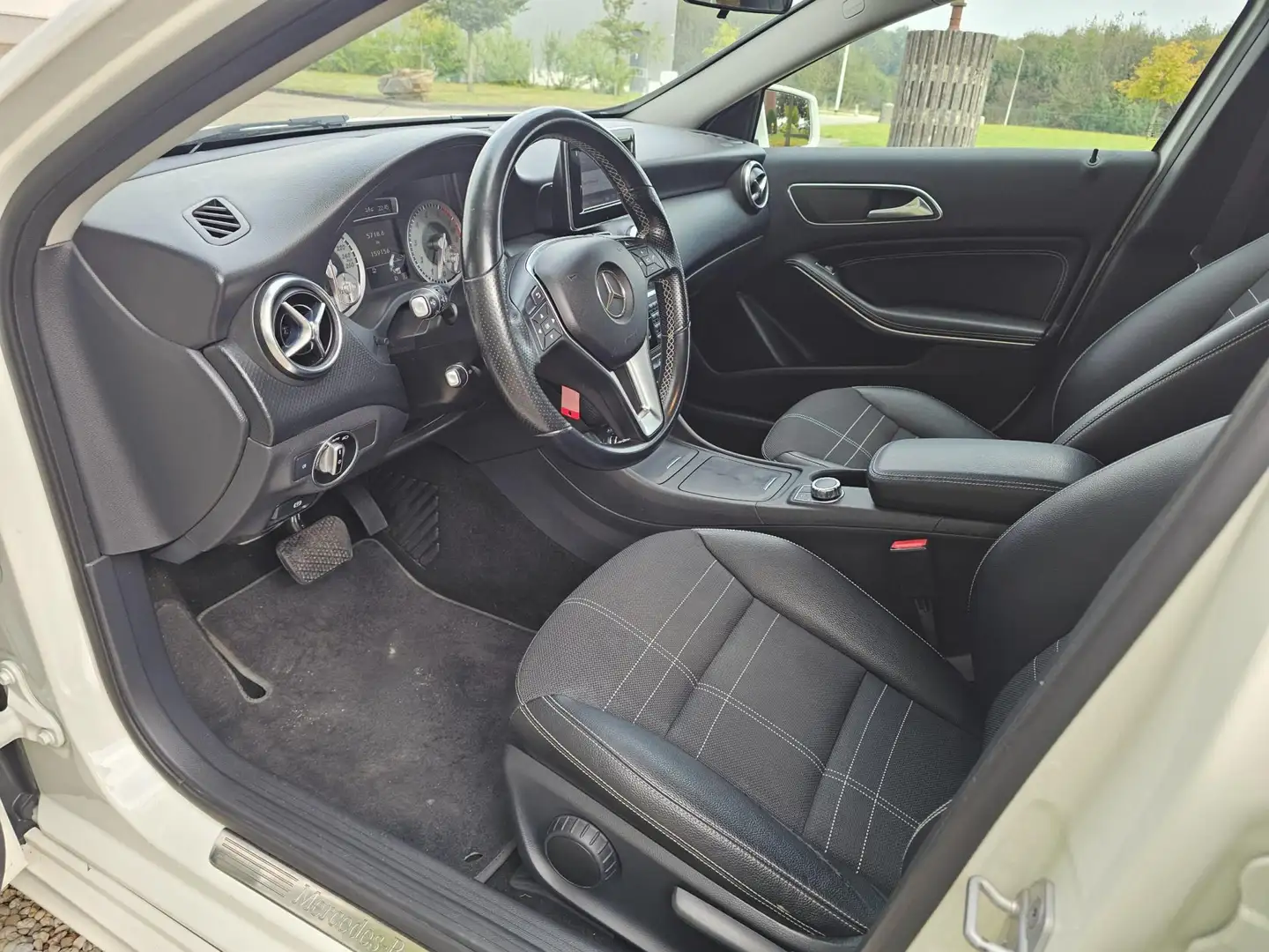 Mercedes-Benz A 180 Ambition AUTOMAAT/airco/LEER Wit - 2