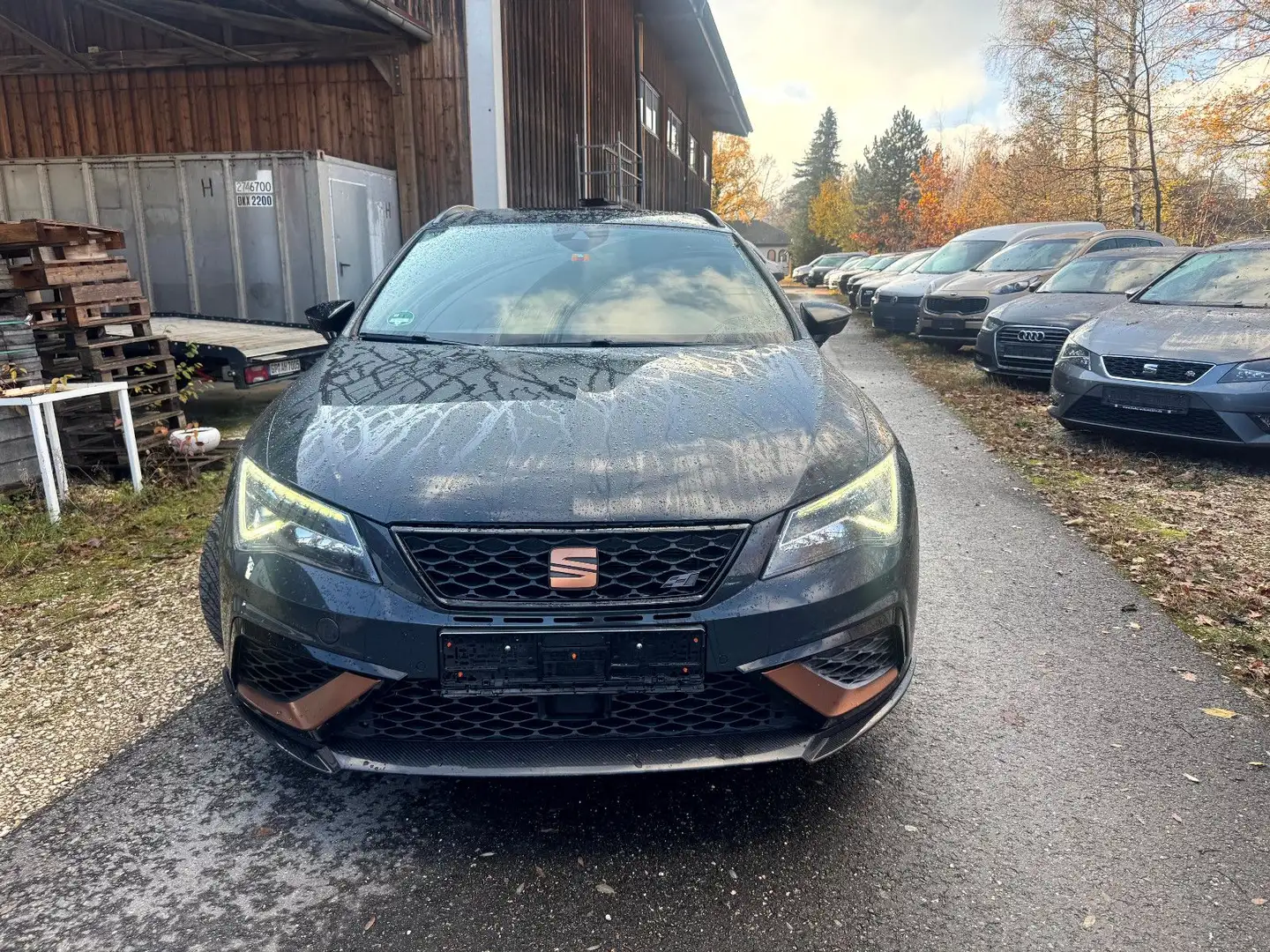 SEAT Leon ST Cupra R 300 4Drive **ACC/PANO/CAM** Schwarz - 2