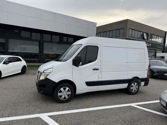 Nissan NV400