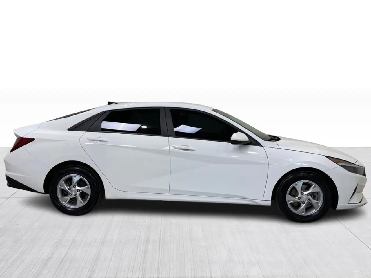 Hyundai ELANTRA photo Hyundai ELANTRA