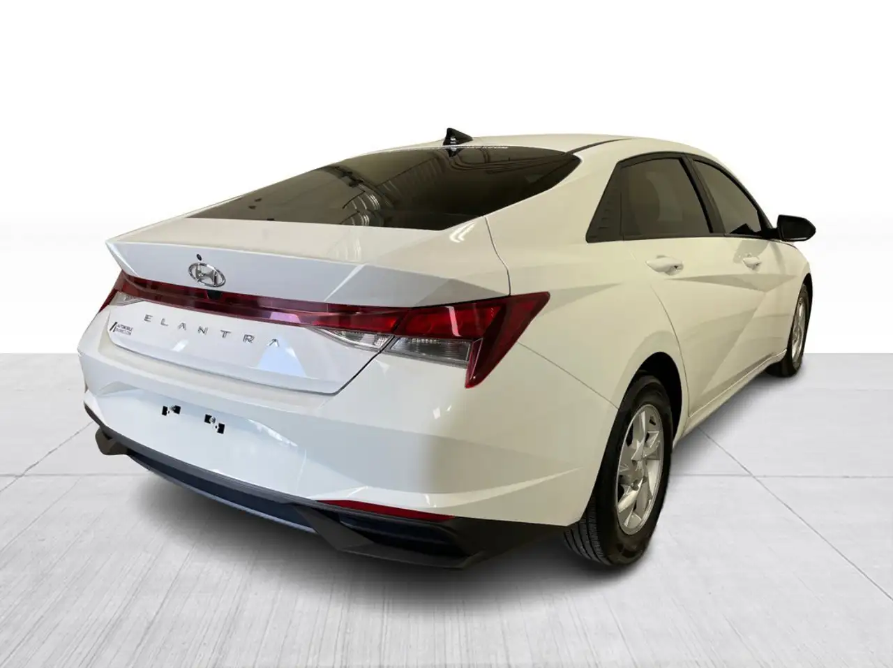 Hyundai ELANTRA photo Hyundai ELANTRA