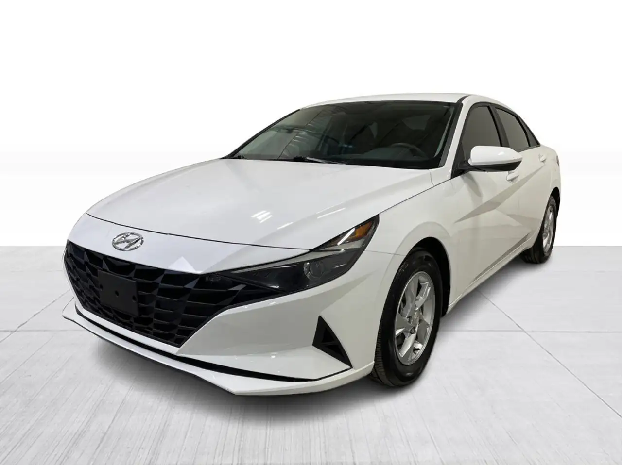 Hyundai ELANTRA photo Hyundai ELANTRA