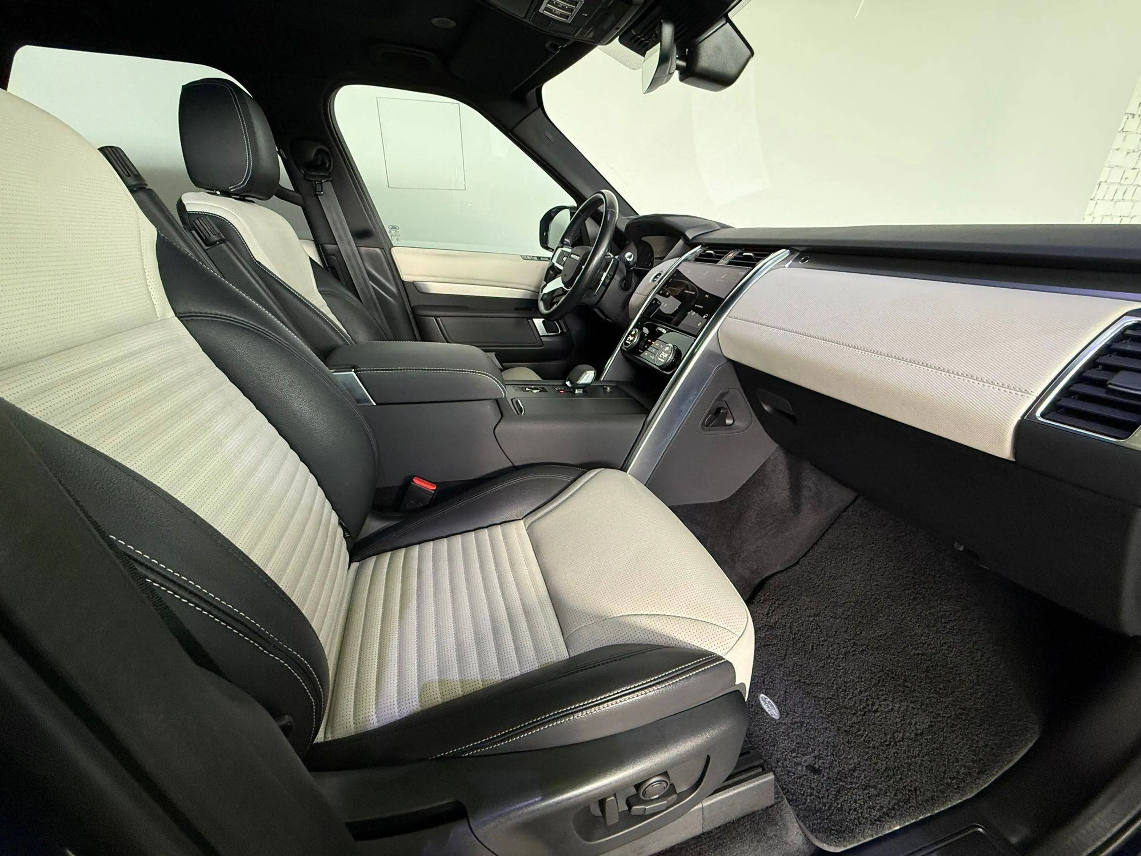 Land Rover Discovery 3,0i P360 R-Dynamic, Pano, Leder, ACC — photo 12