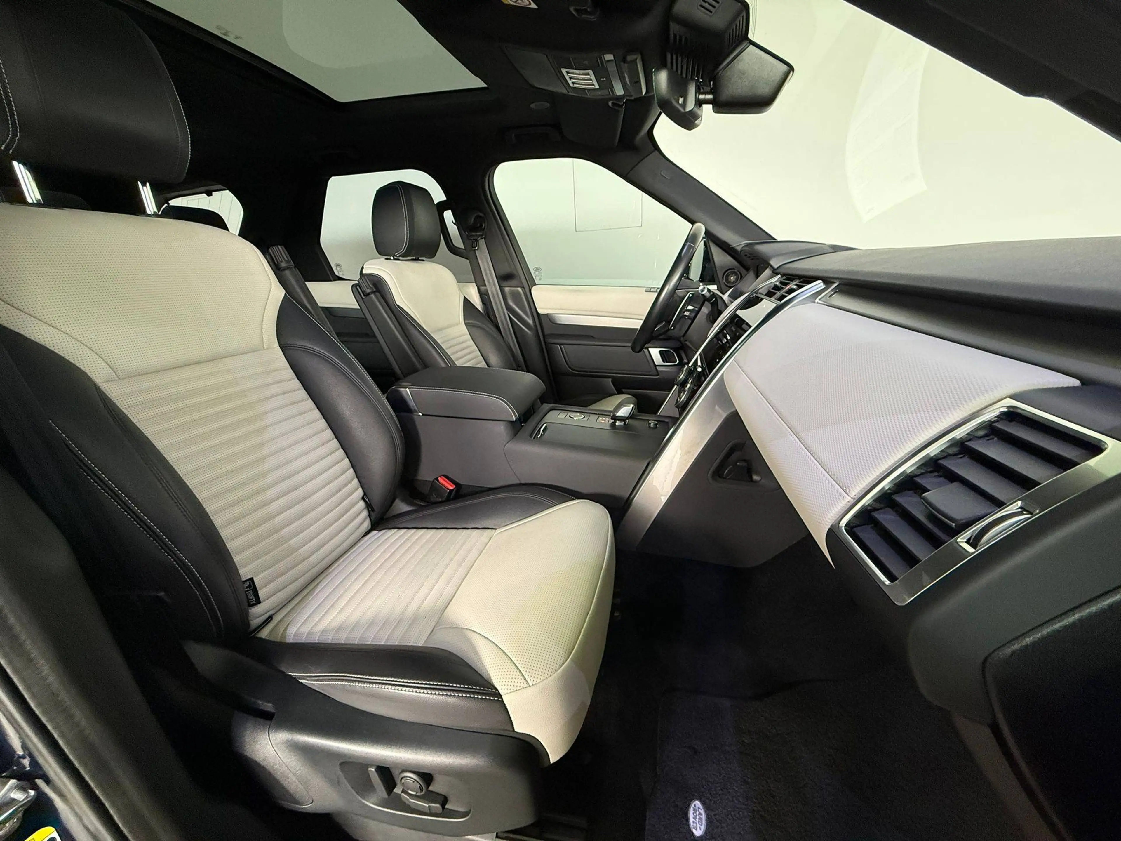 Land Rover Discovery 3,0i P360 R-Dynamic, Pano, Leder, ACC — photo 14