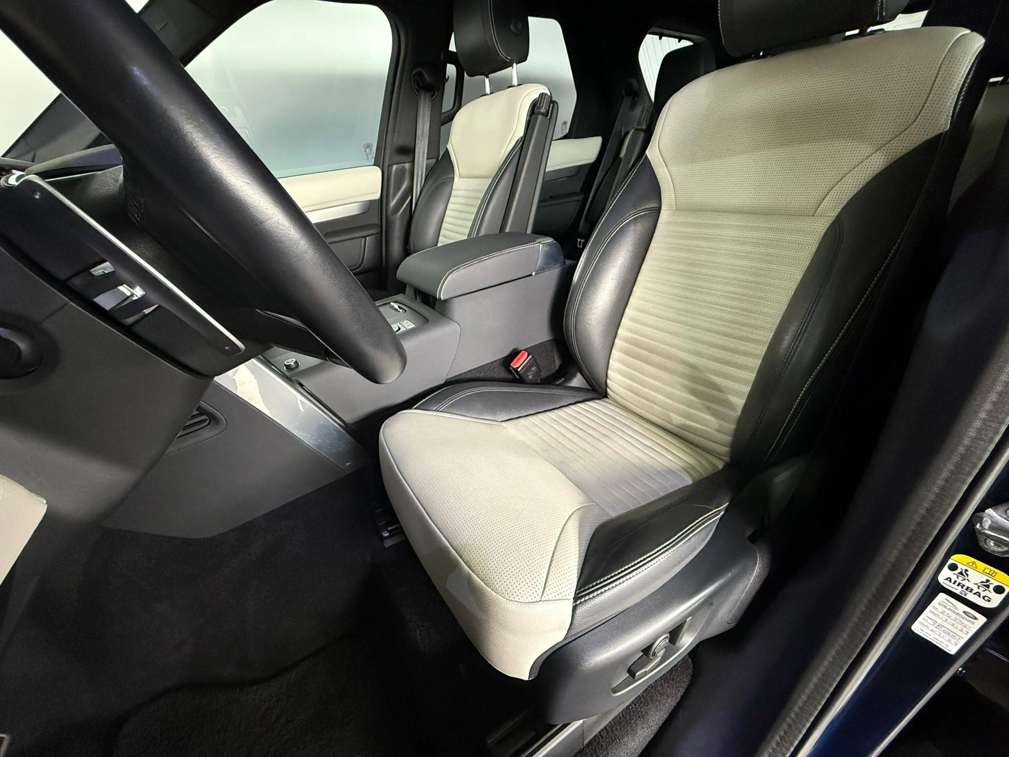 Land Rover Discovery 3,0i P360 R-Dynamic, Pano, Leder, ACC — photo 10