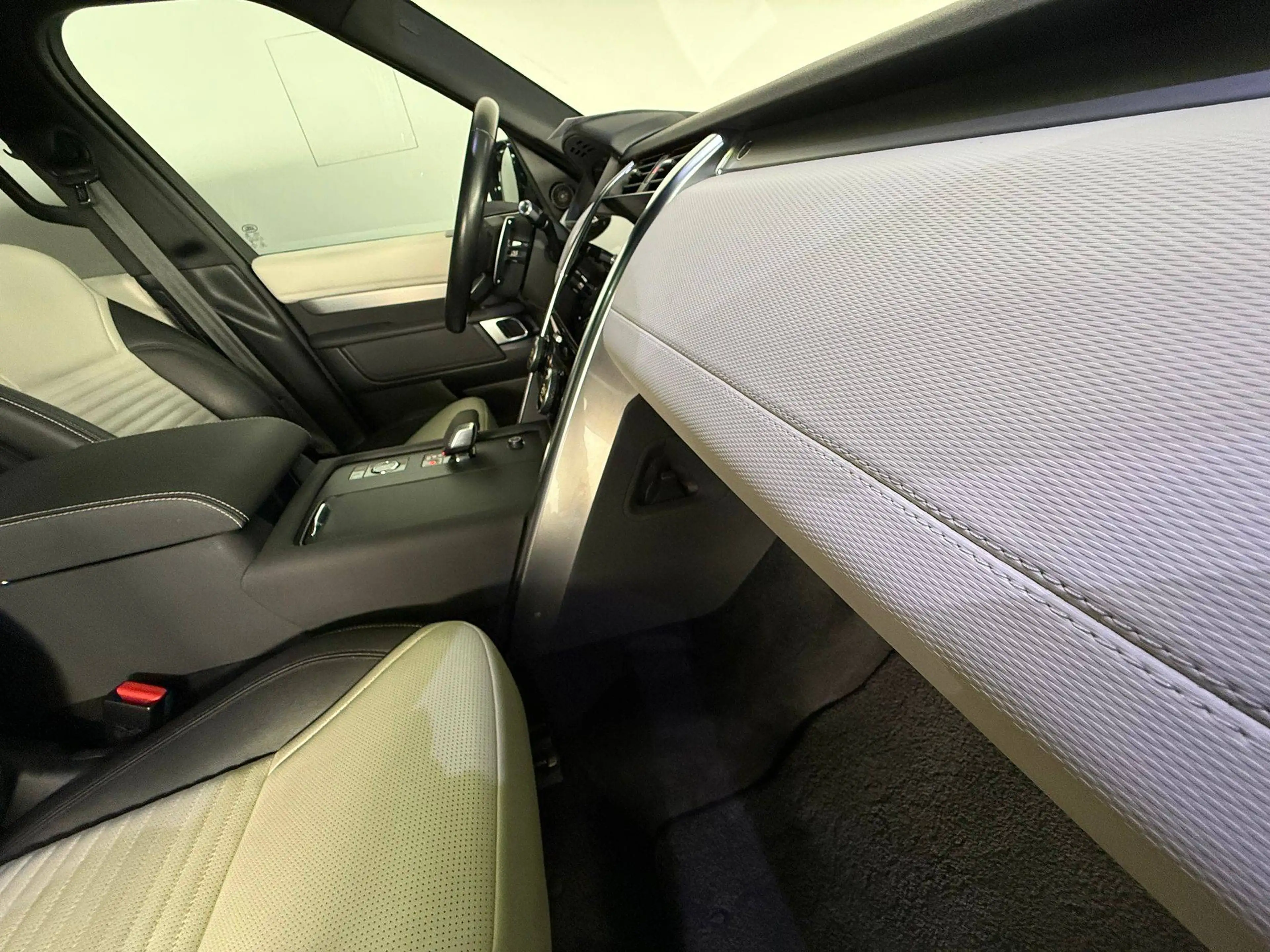 Land Rover Discovery 3,0i P360 R-Dynamic, Pano, Leder, ACC — photo 13
