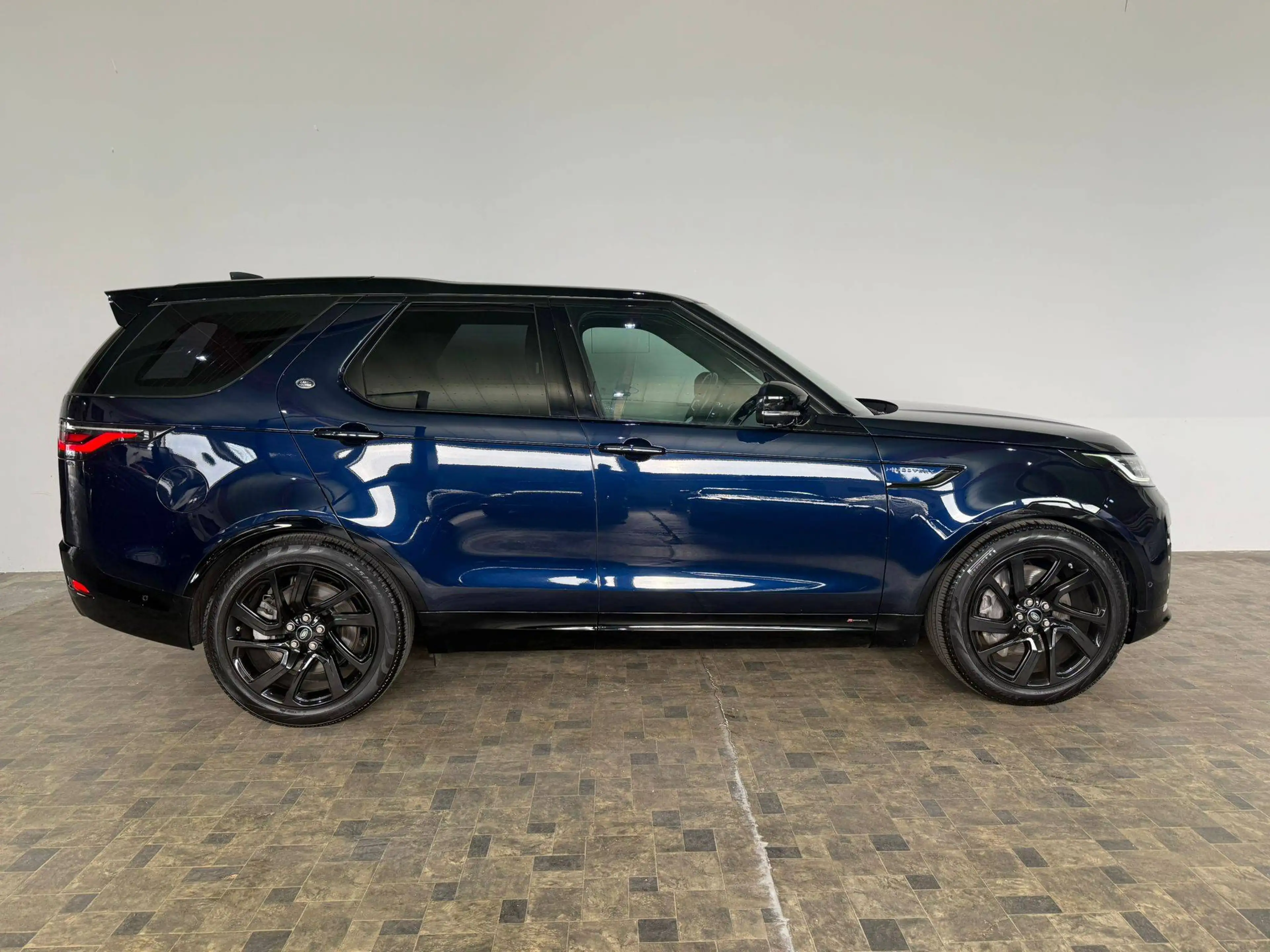 Land Rover Discovery 3,0i P360 R-Dynamic, Pano, Leder, ACC