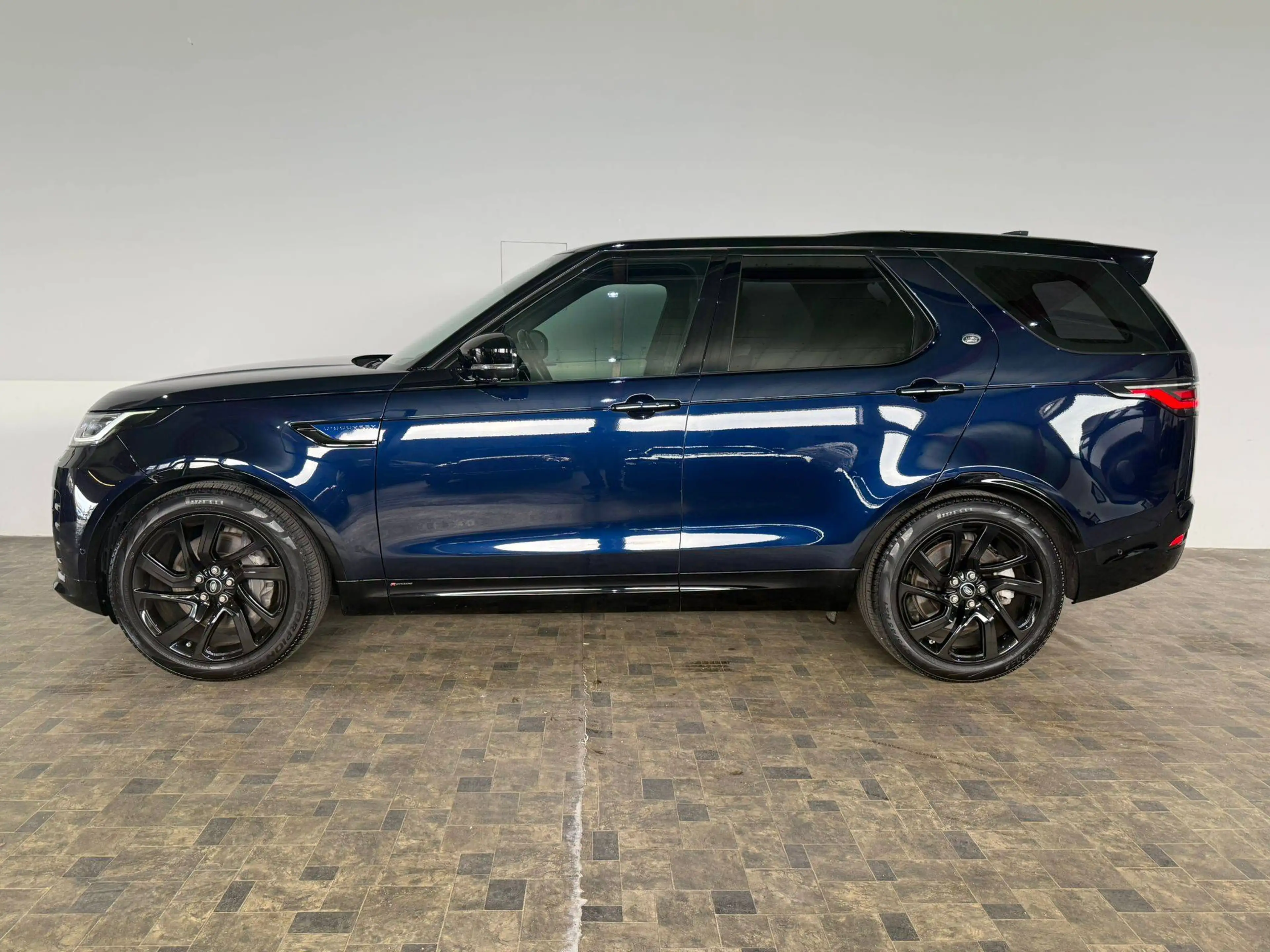 Land Rover Discovery 3,0i P360 R-Dynamic, Pano, Leder, ACC — photo 4