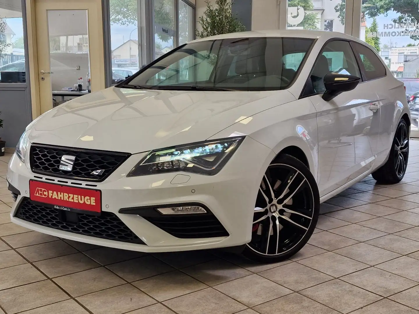 SEAT Leon SC Cupra 300 Weiß - 1