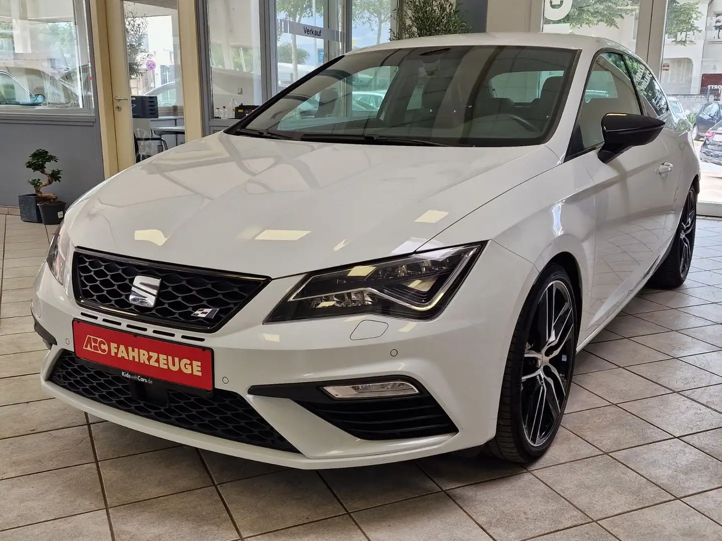 SEAT Leon SC Cupra 300 Weiß - 2