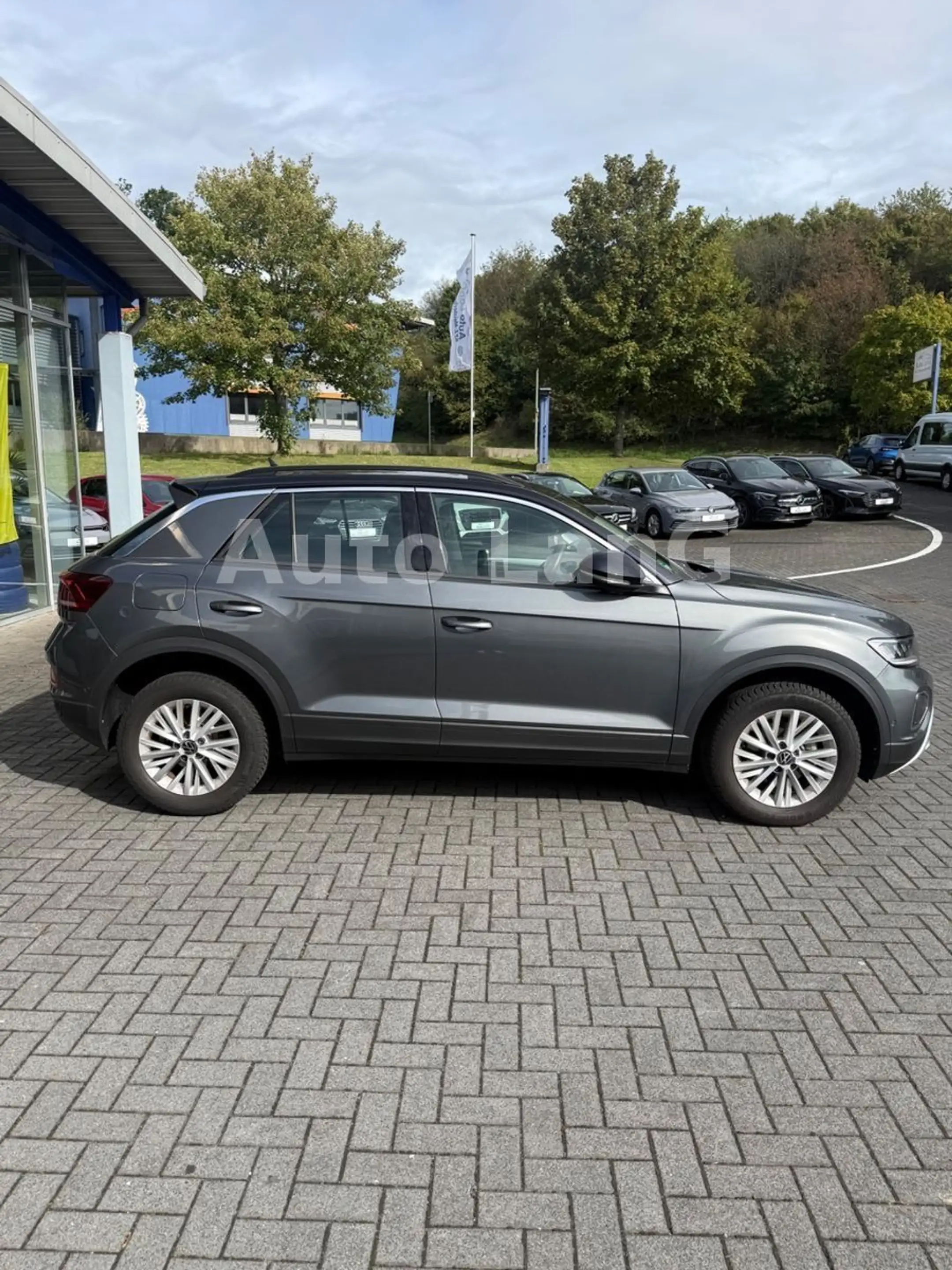 Volkswagen T-Roc Life DSG LED NAVI KAMERA PDC SHZ — photo 8