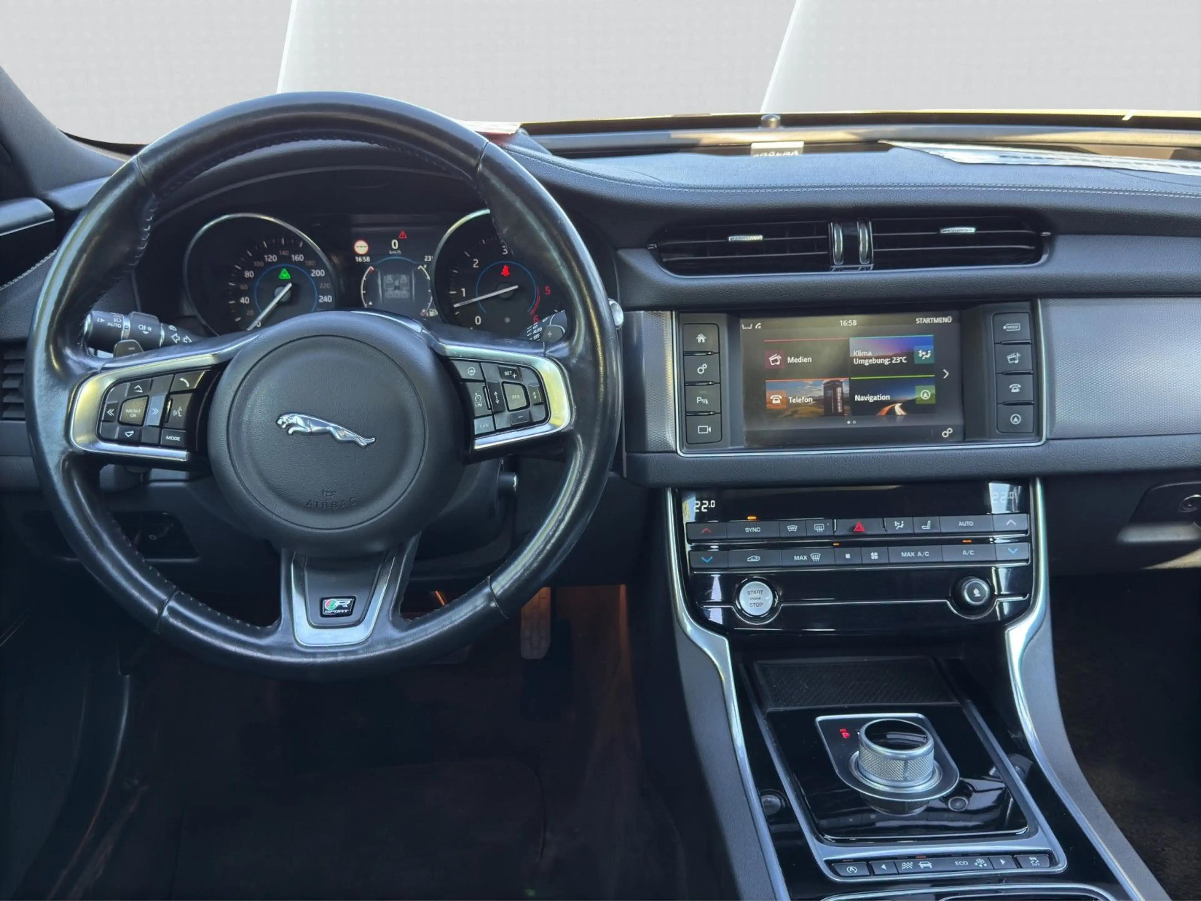 Jaguar XF 30d 300PS R-Sport Automatik, PANO, ACC — photo 14