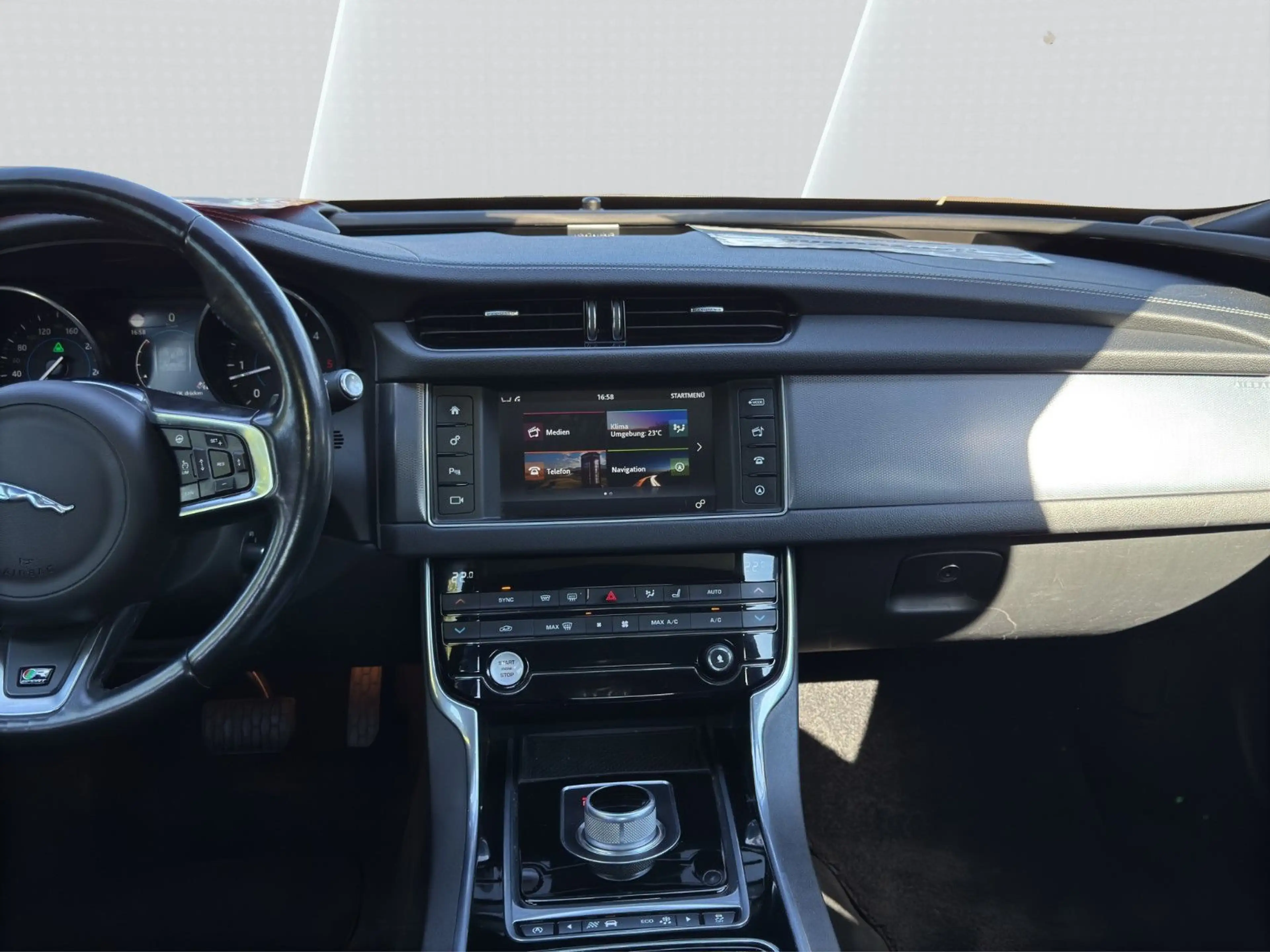 Jaguar XF 30d 300PS R-Sport Automatik, PANO, ACC — photo 15