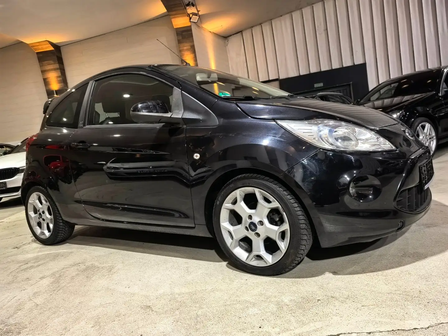 Ford Ka/Ka+ Titanium Pano/Blue tooth/PDC/Klimatronic Schwarz - 2