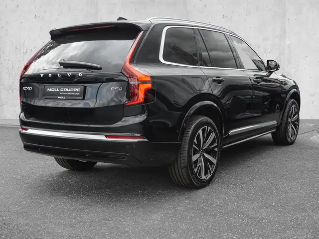 Volvo XC90 view 4