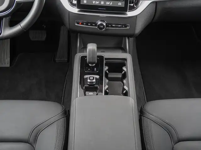Volvo XC90 view 14