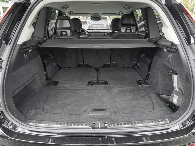 Volvo XC90 view 18