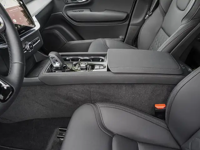 Volvo XC90 view 15