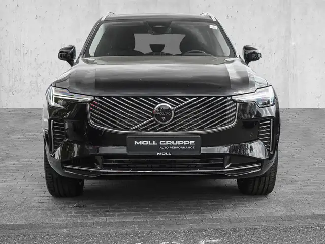 Volvo XC90 view 3