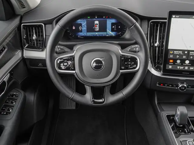 Volvo XC90 view 11
