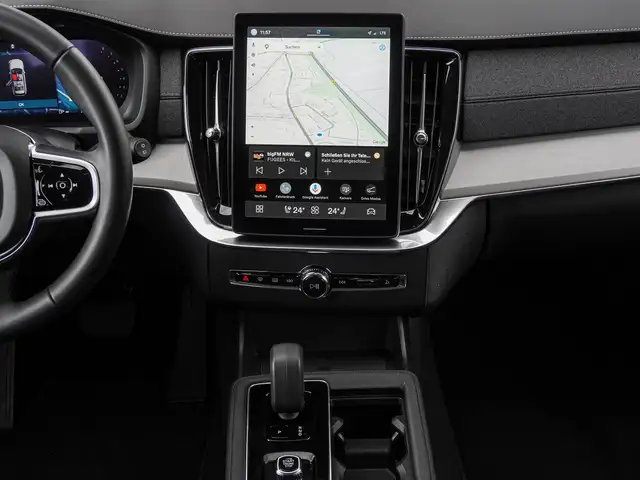 Volvo XC90 view 12