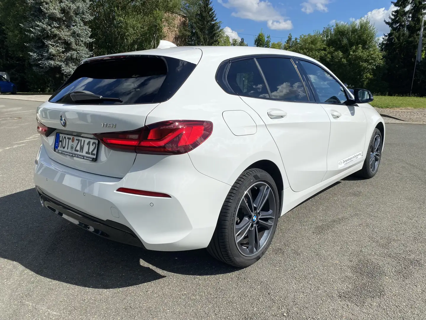 BMW 118 i Navi LED Sitzhzg. Sport Sport Line DAB Shz Weiß - 2