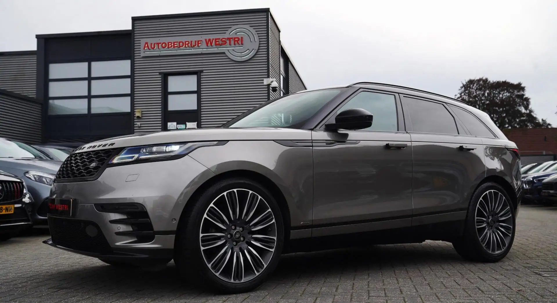 Land Rover Range Rover Velar 3.0 V6 AWD SE | Massage | Stoelverkoeling | Alcant Grijs - 1