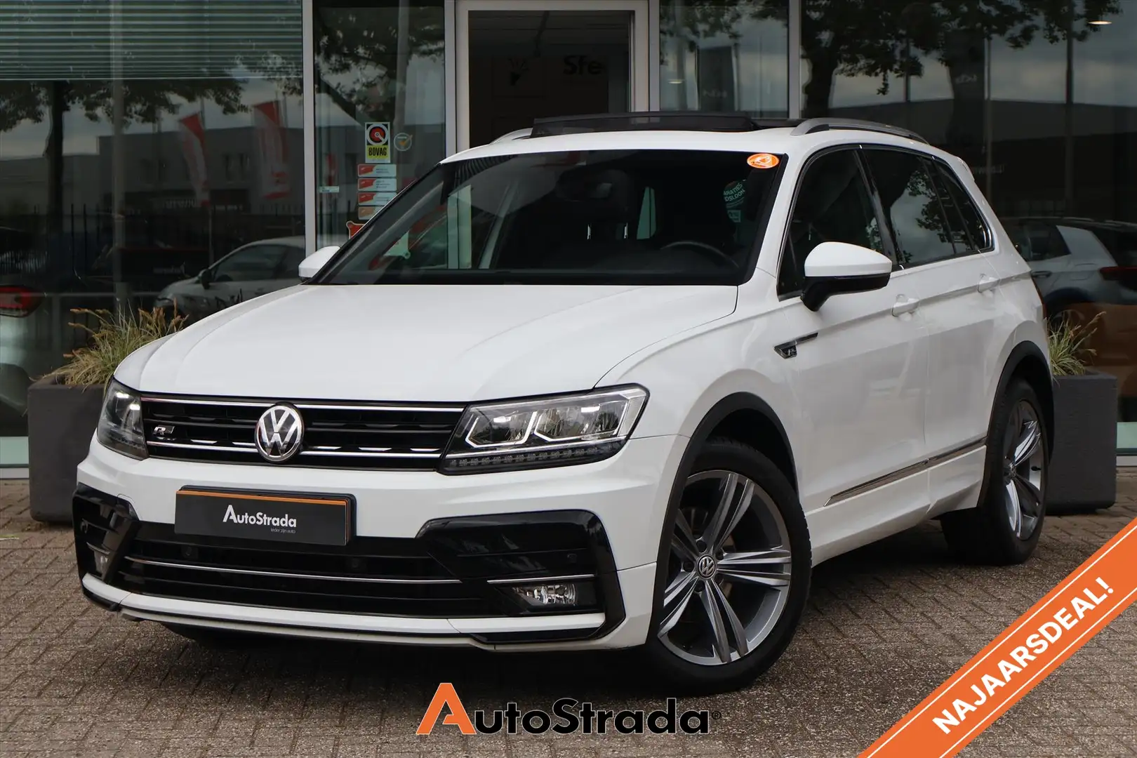 Volkswagen Tiguan 1.5 R-Line TSI 130pk | Pano | Stoelverwarming | Cl Weiß - 1