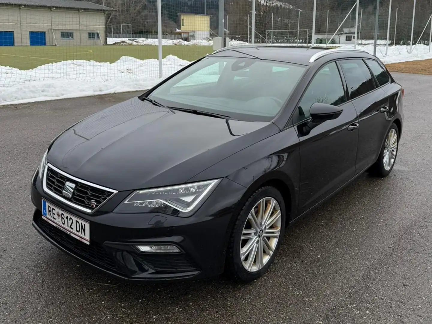 SEAT Leon LSEAT Leon ST FR DSG 150PS | Voll ausgestattet | Schwarz - 2