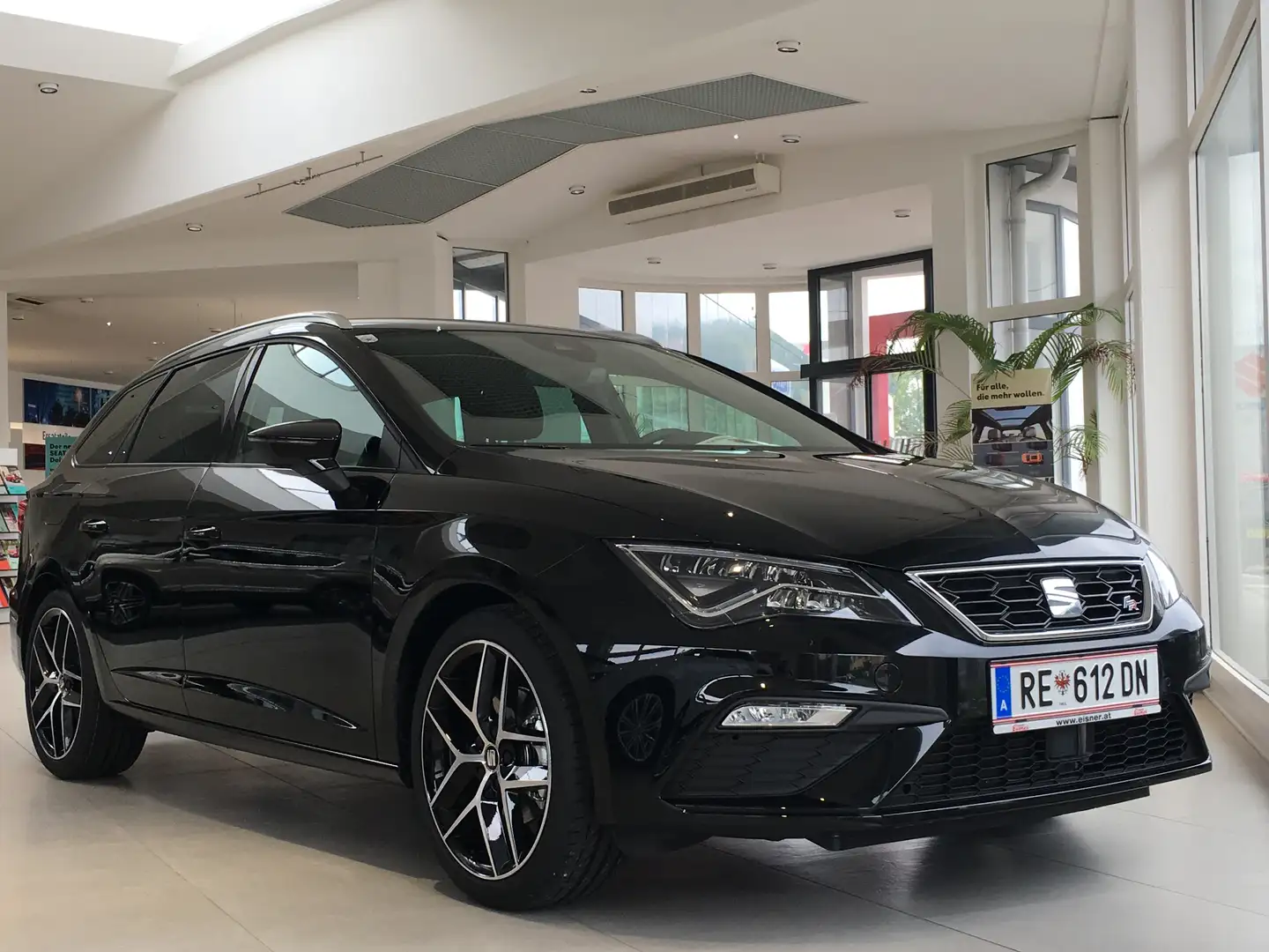 SEAT Leon LSEAT Leon ST FR DSG 150PS | Voll ausgestattet | Schwarz - 1