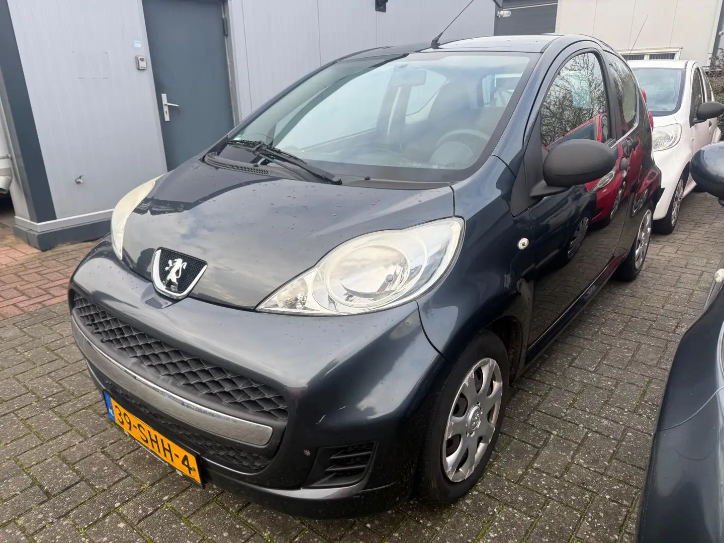 Peugeot 107 1.0-12V XR 2011 Airco Nieuwe APK Grau - 1