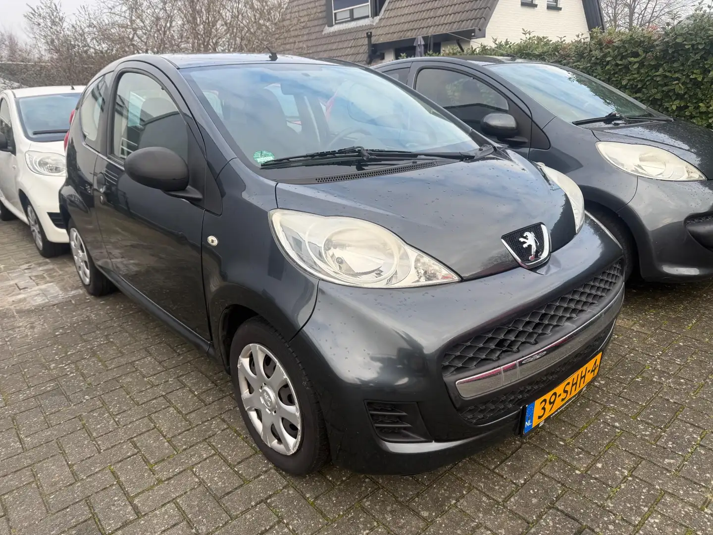 Peugeot 107 1.0-12V XR 2011 Airco Nieuwe APK Grau - 2