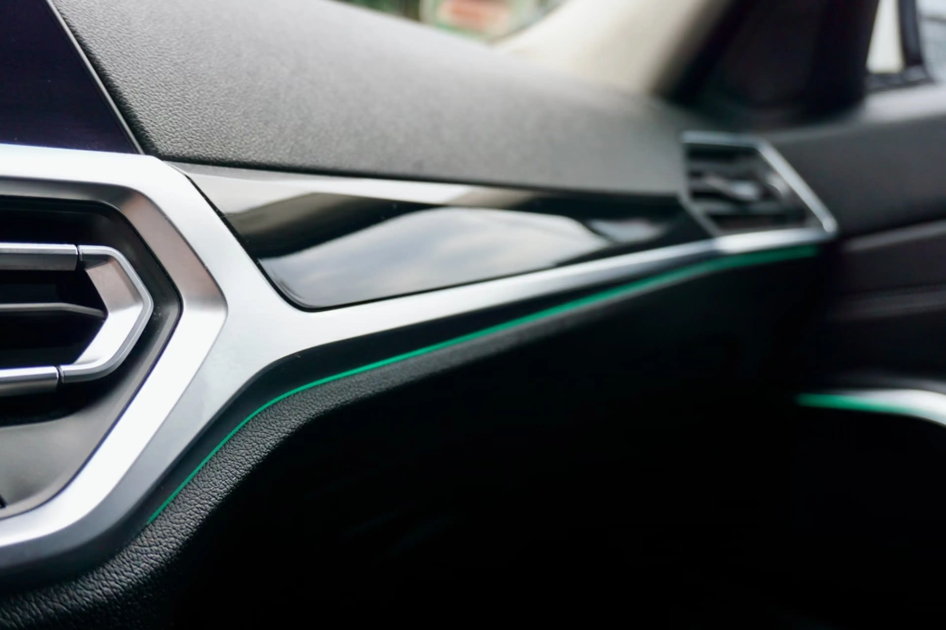 BMW 318 Mild Hybrid Sport Line AUTOMATIK — photo 12