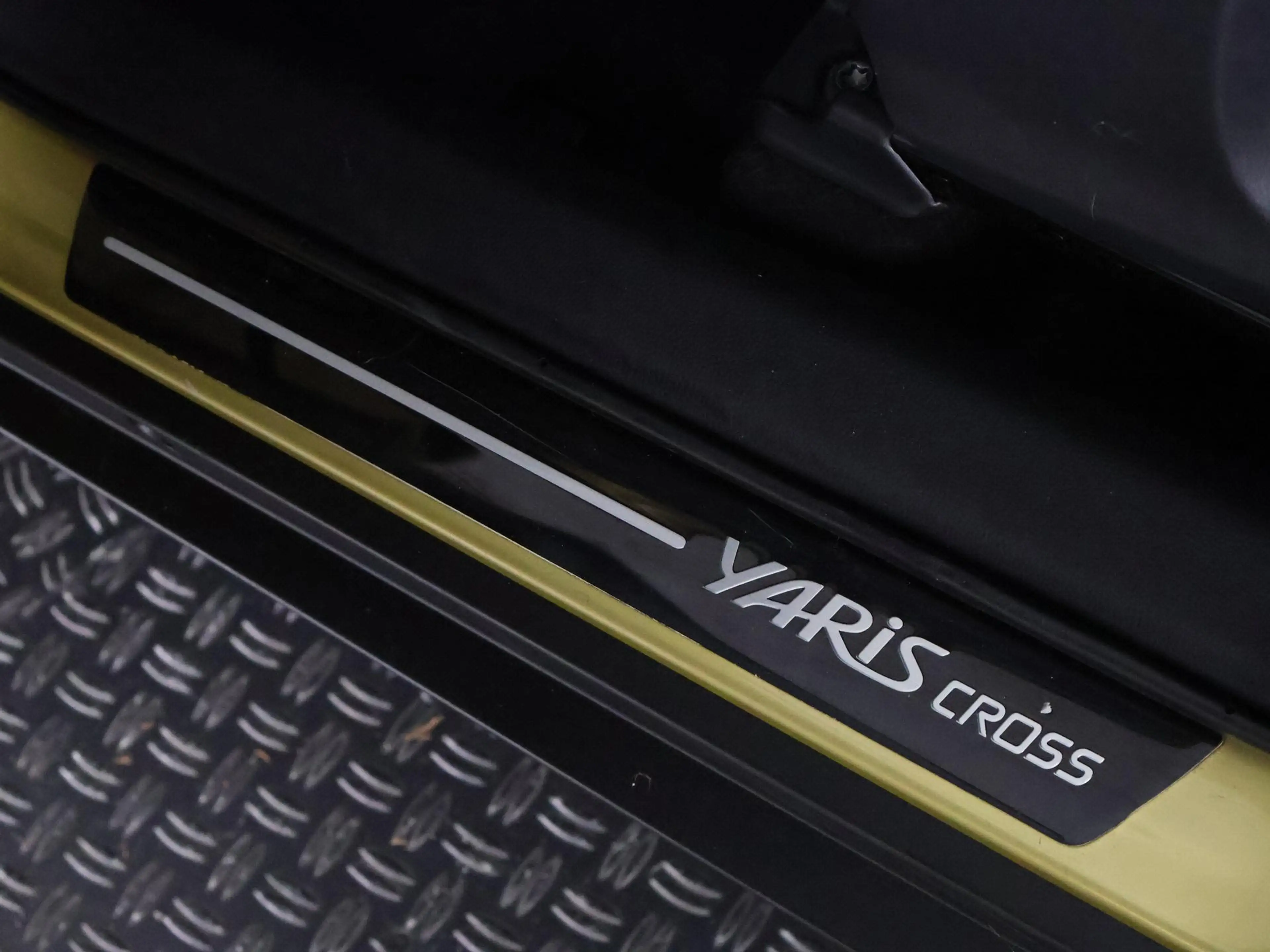 Toyota Yaris Cross 1.5 Hybrid Business Bi-Tone | Apple Carplay & Andr — photo 22