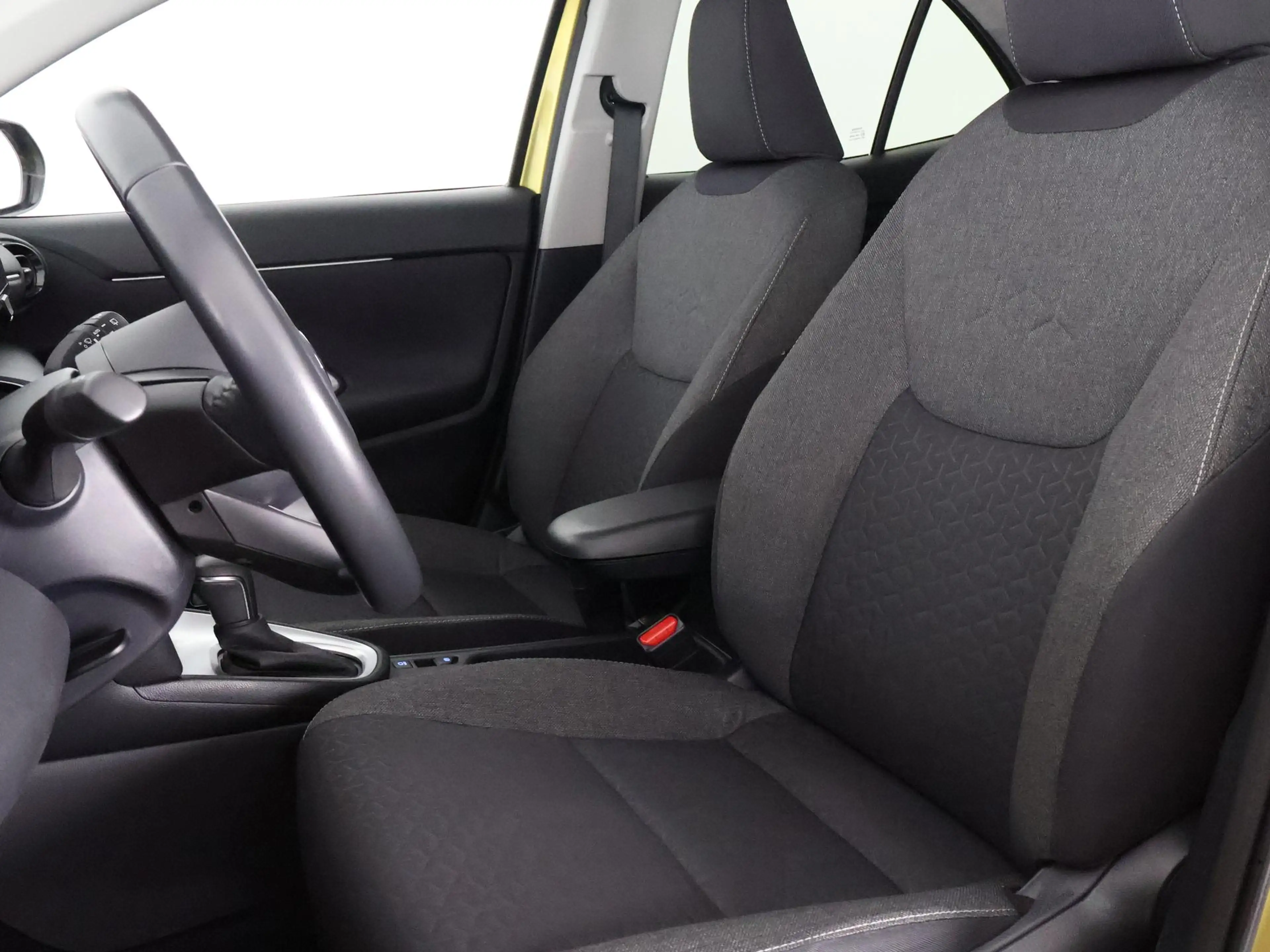Toyota Yaris Cross 1.5 Hybrid Business Bi-Tone | Apple Carplay & Andr — photo 23