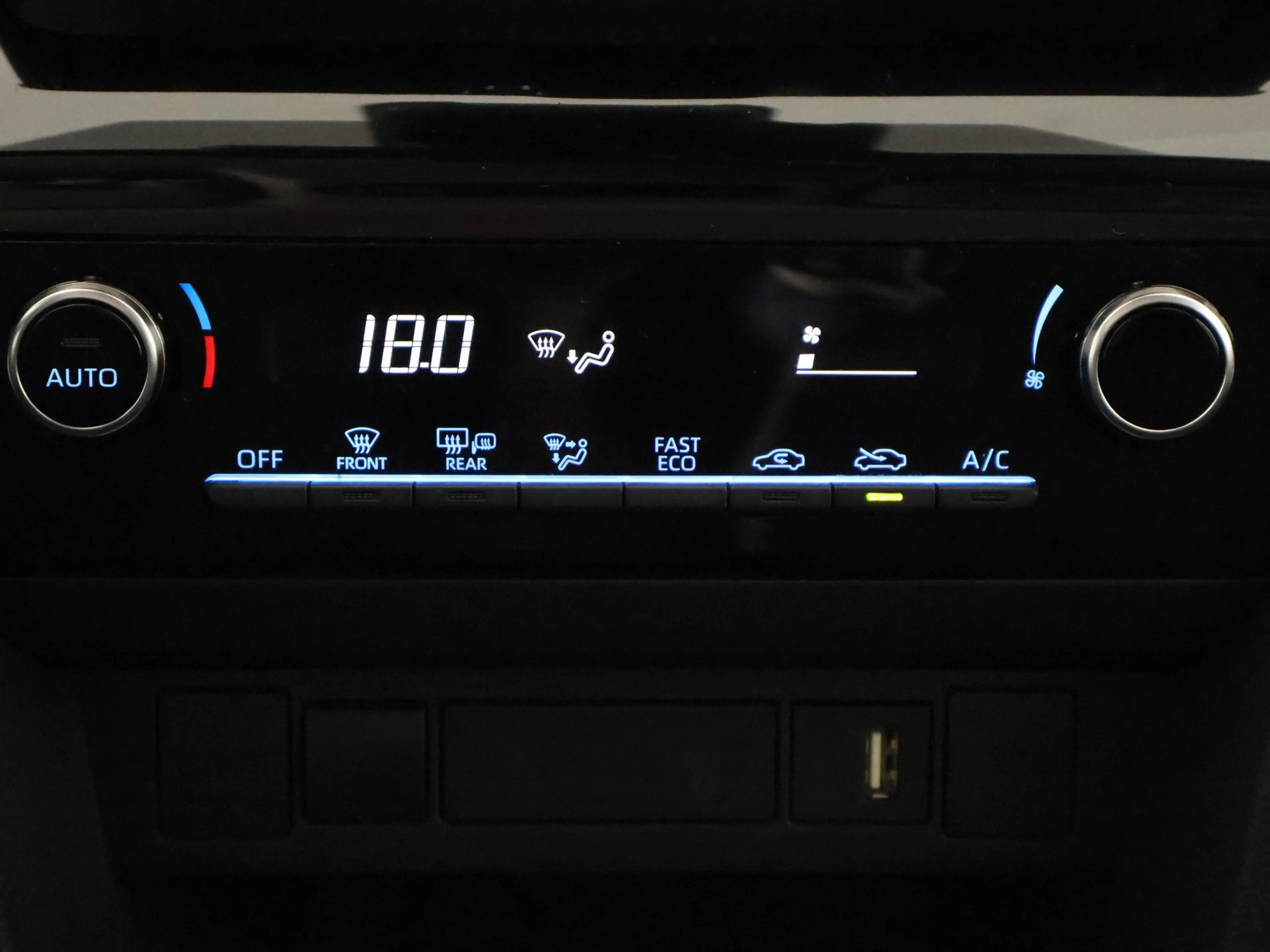 Toyota Yaris Cross 1.5 Hybrid Business Bi-Tone | Apple Carplay & Andr — photo 15