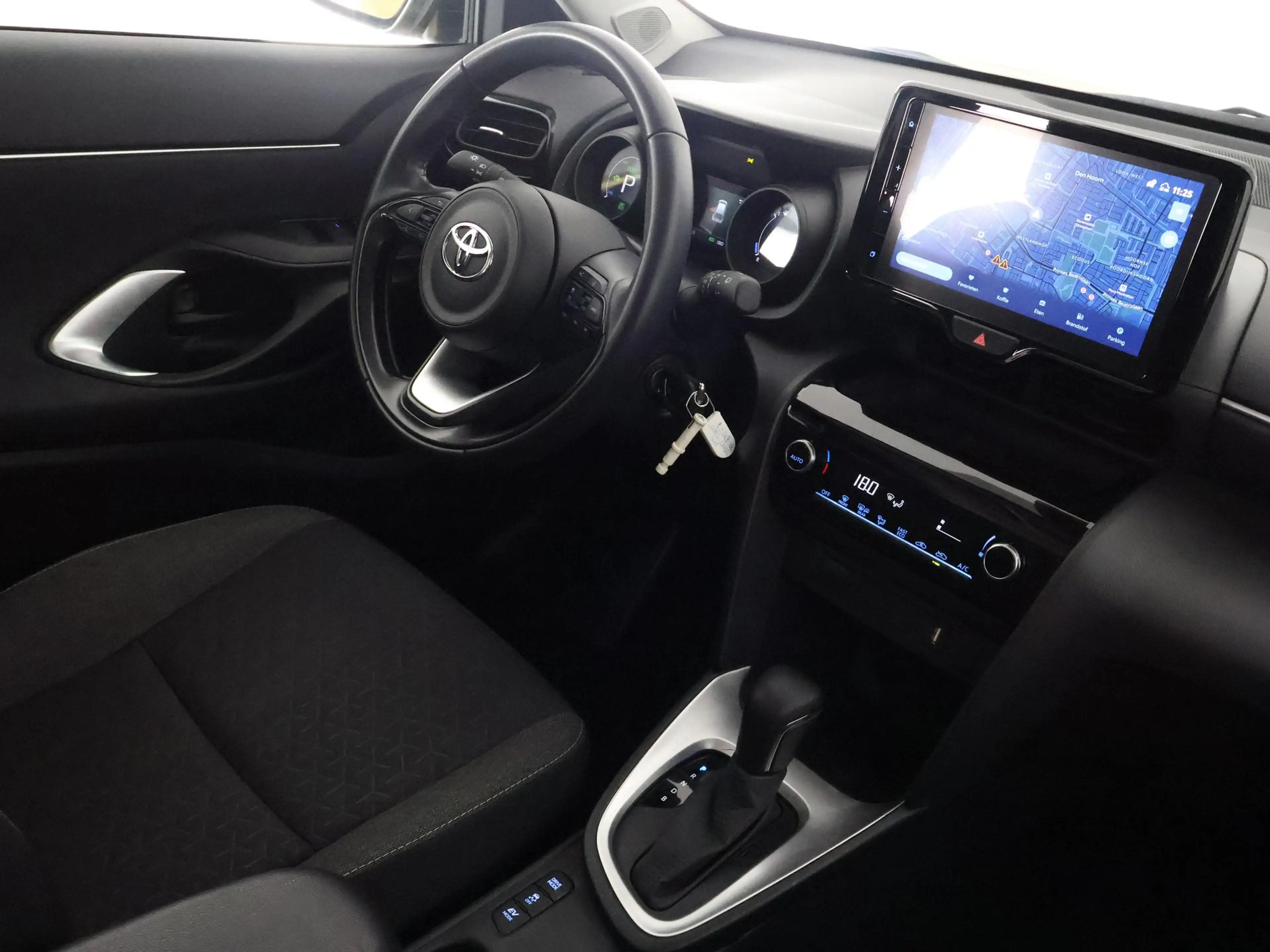 Toyota Yaris Cross 1.5 Hybrid Business Bi-Tone | Apple Carplay & Andr — photo 7