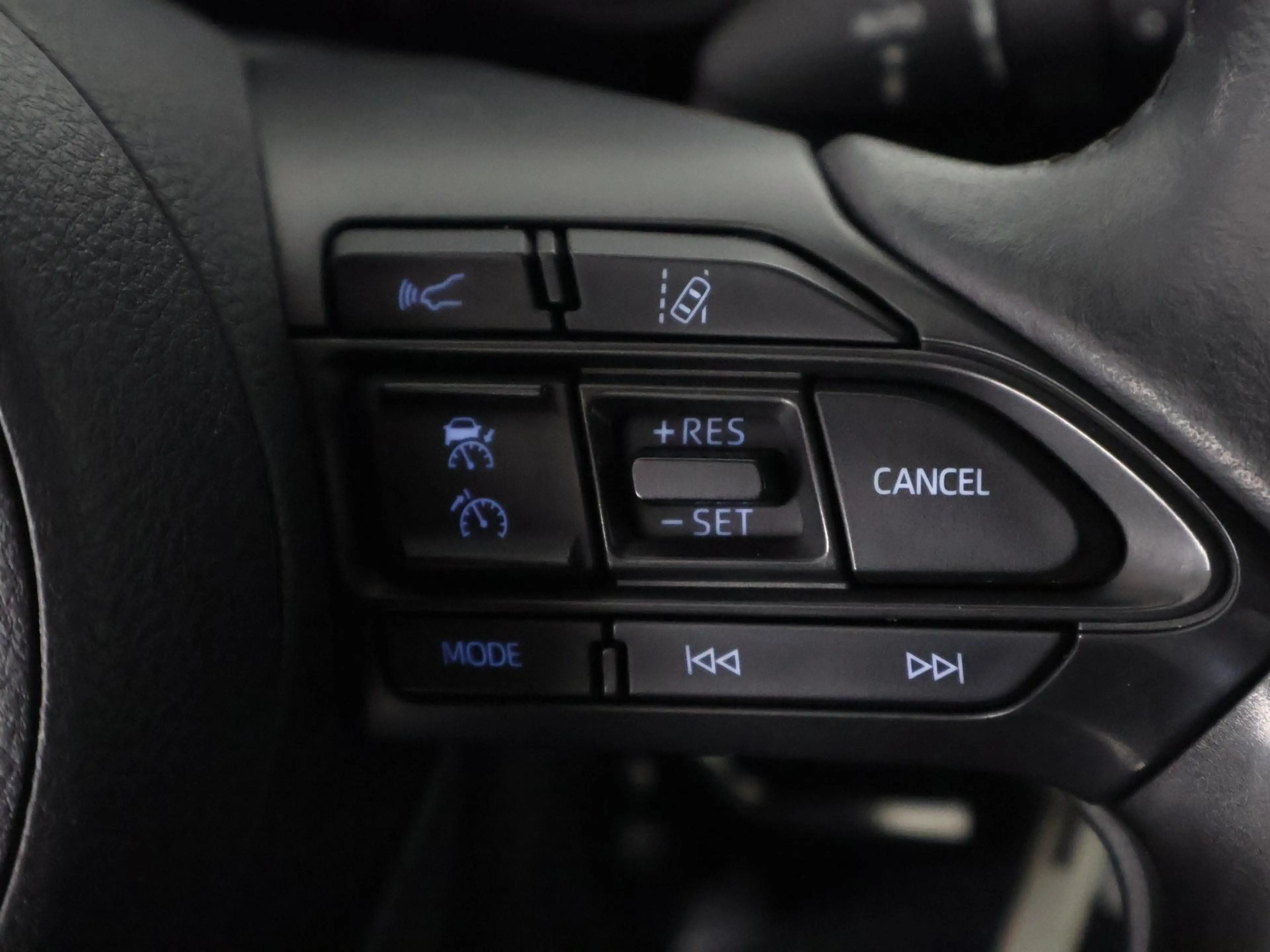 Toyota Yaris Cross 1.5 Hybrid Business Bi-Tone | Apple Carplay & Andr — photo 17