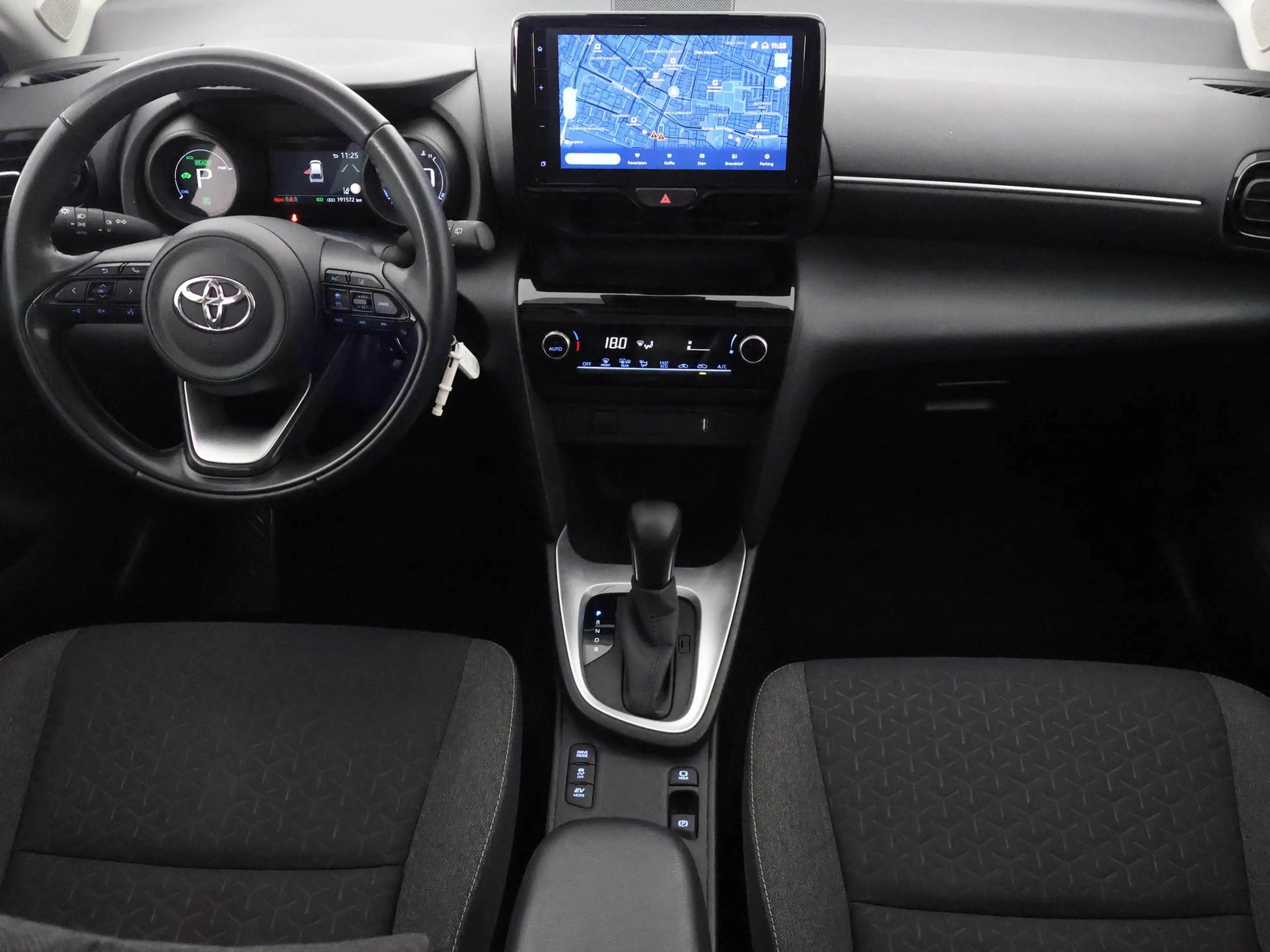 Toyota Yaris Cross 1.5 Hybrid Business Bi-Tone | Apple Carplay & Andr — photo 6