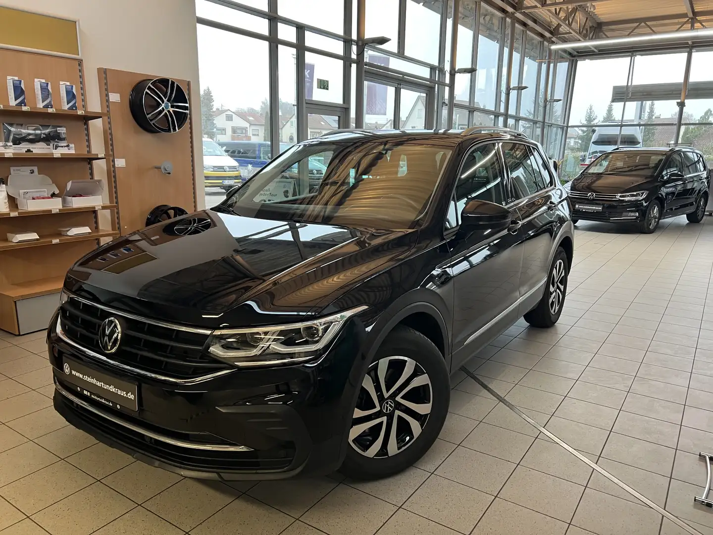 Volkswagen Tiguan ACTIVE 1,5 l TSI OPF 110 kW (150 PS) 7-Gang-Doppel Negro - 1