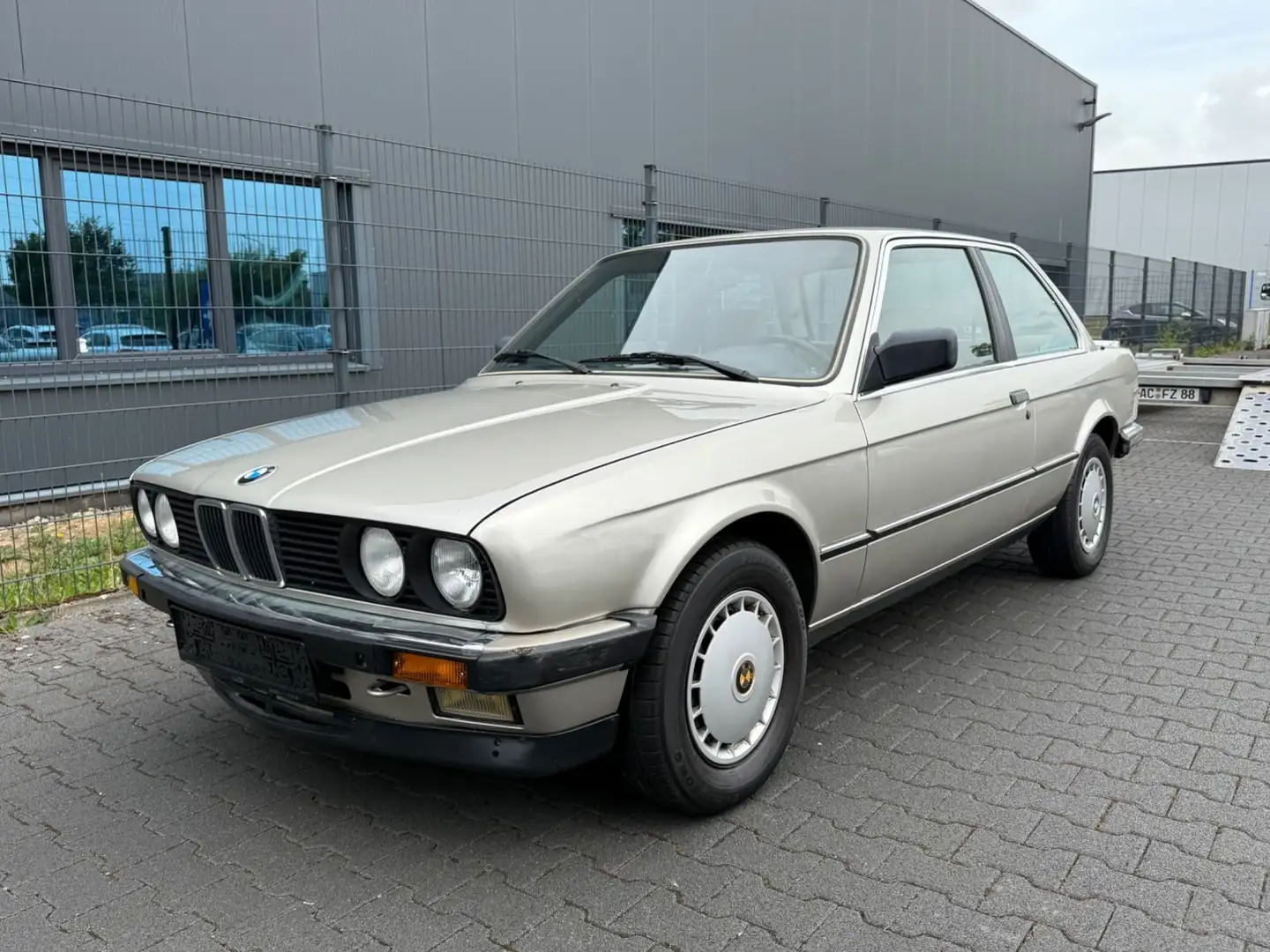 BMW 325 i Coupe KLIMA 170PS GUTER ZUSTAND!! TOP BASIS Beige - 2