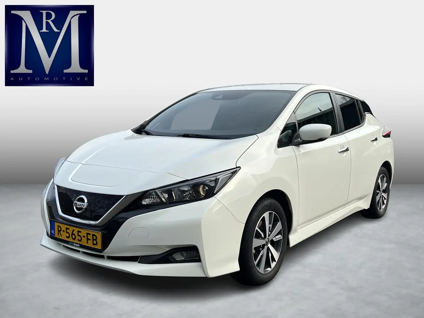Nissan Leaf Acenta 40 kWh SOH 94% VAN: €15.900,- VOOR: €13.877 Weiß - 1