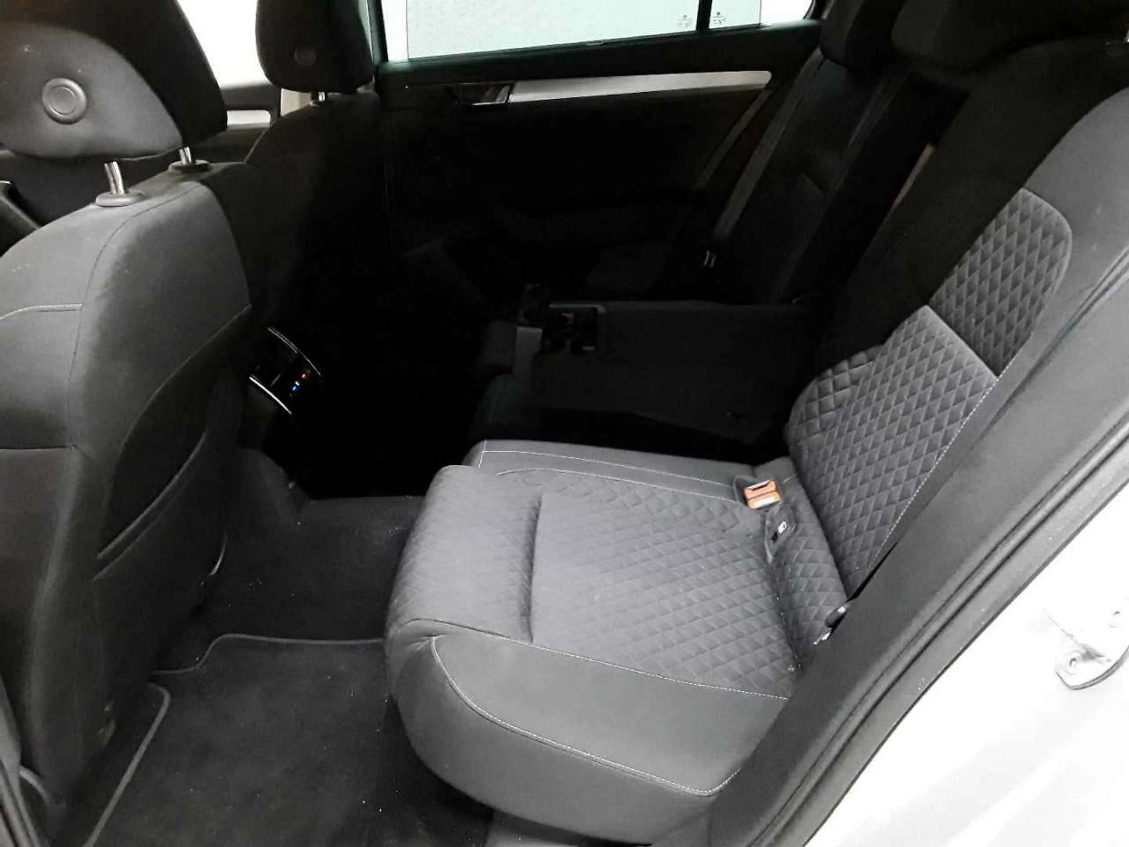 Skoda Superb Superb Combi 4x4 Ambition AHK NAV KAM — photo 13
