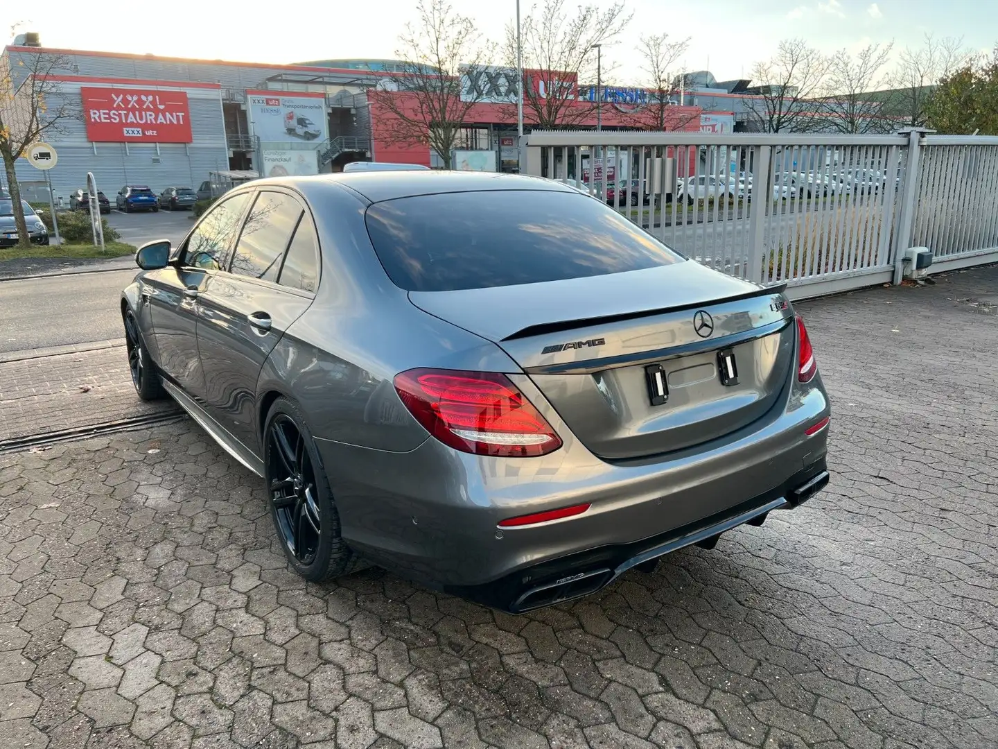 Mercedes-Benz E 63 AMG E 63 S AMG 4Matic+ PANO*VIRTUAL*360°*LUFT*LED Grau - 2