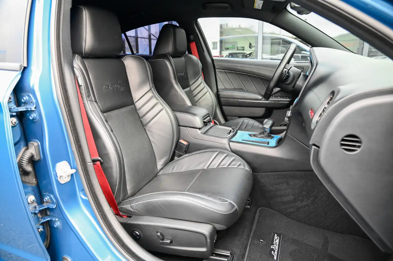 Dodge Charger 2022 — фото 12